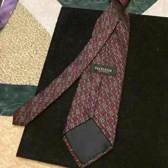 Van Heusen men’s tie - Picture 3 of 4